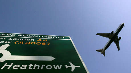 Con el "corazón en la boca": Dos aviones vuelan a escasos metros de distancia (FOTO)