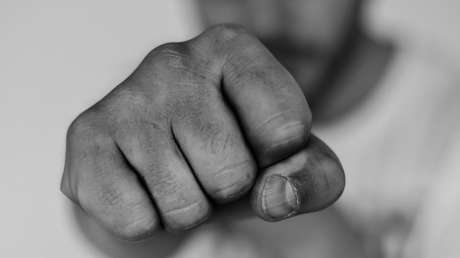 VIDEO: Localizan a un nazi gracias a Twitter y lo golpean ferozmente