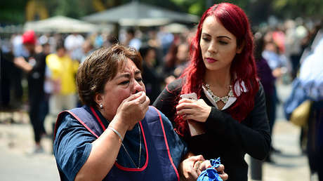 VIDEO: Residentes de Ciudad de México huyen despavoridos de un edificio tras el fuerte terremoto