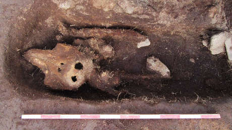 VIDEO: Un hallazgo inesperado en un cementerio medieval aislado desconcierta a científicos