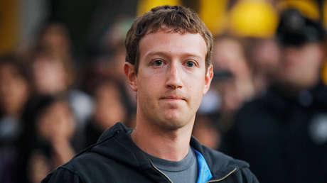 ¿Reptil o alienígena? Los pantalones de Zuckerberg encienden Twitter (MEMES)