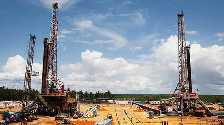 EE.UU.: Embargo petrolero a Venezuela "no está fuera de la mesa"