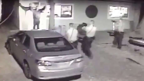 Lo salva su cámara de seguridad: lo arrestan injustamente y cobrará indemnización millonaria (VIDEO)