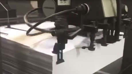 VIDEO: Imprimen en un lugar secreto las boletas electorales para el referéndum de Cataluña