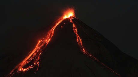 El volcán de Fuego de Guatemala entra en erupción (VIDEO)