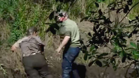 VIDEO: Intenta ahogar a su mujer y le dice al juez que "se resbaló"