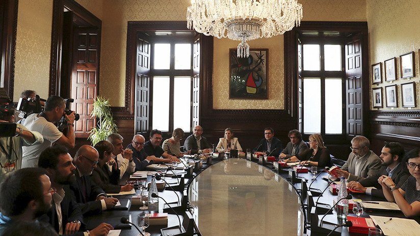 El Parlamento catalán celebrará un pleno el lunes en el que podría declarar la independencia