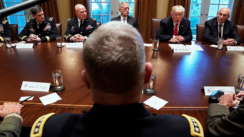 Trump: "Irán no respeta el espíritu del acuerdo nuclear y hablaremos con los líderes militares"