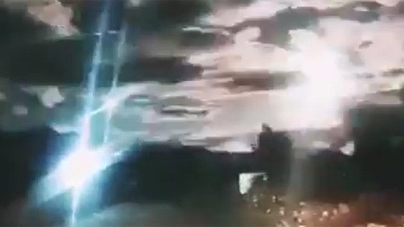 VIDEO: Una potente bola de fuego ilumina el cielo de China