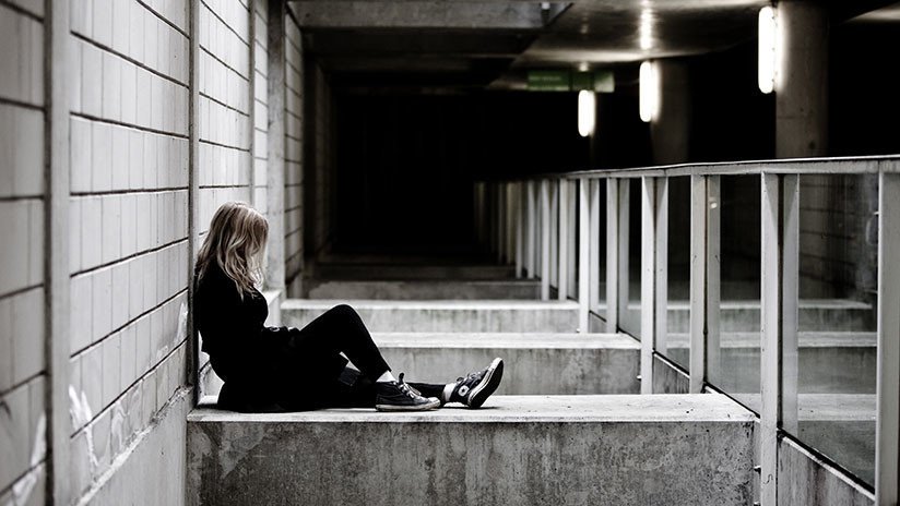Violan a una mujer que se iba a suicidar desde un puente