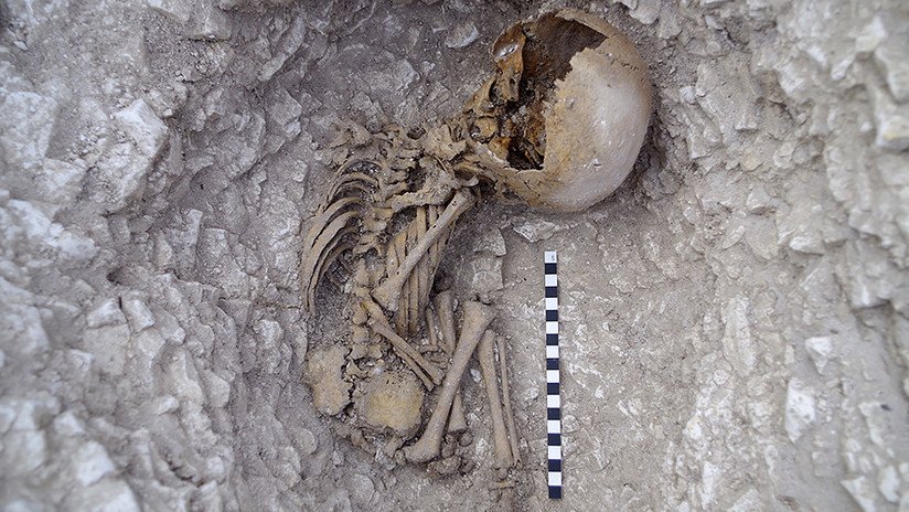 Hallan un cementerio prehistórico durante la construcción de una guarnición del Ejército británico