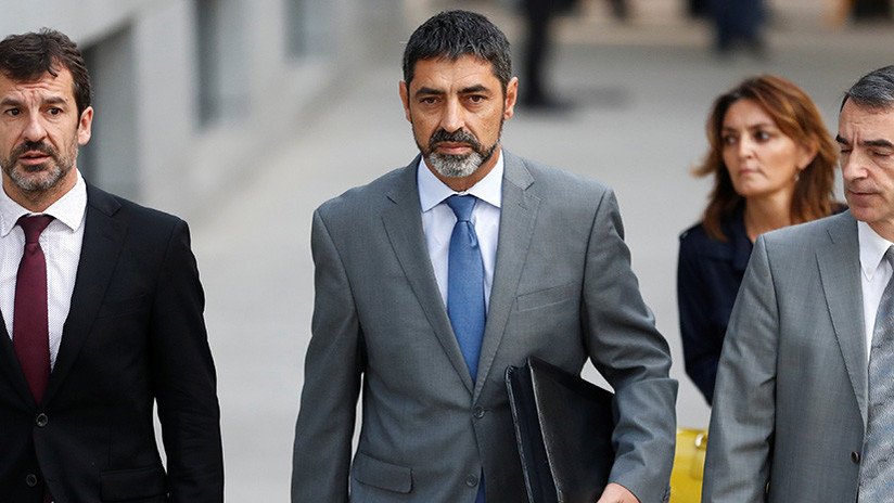 La jueza deja en libertad al jefe de los Mossos, pero con medidas cautelares