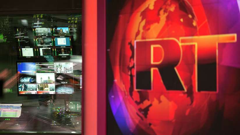 Hoy Twitter bloquea a RT, ayer un director de Twitter se fotografiaba en nuestro estudio (FOTO)