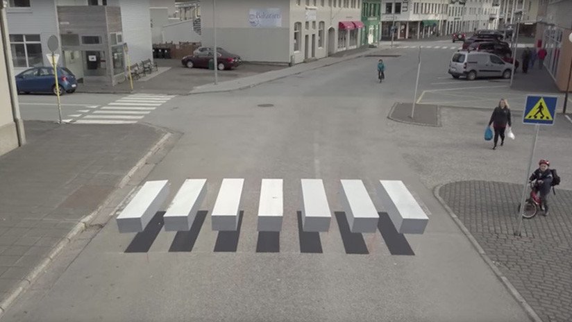 VIDEO: Este paso de cebra 'flotante' le dejará con la boca abierta