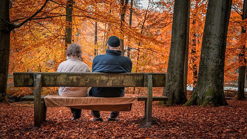 "Nunca dejas de ser mamá": Una mujer de 98 años se muda a un asilo para cuidar a su hijo de 80 