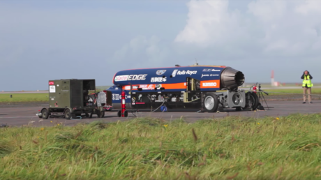 VIDEO: Primeras pruebas del nuevo coche supersónico Bloodhound SSC