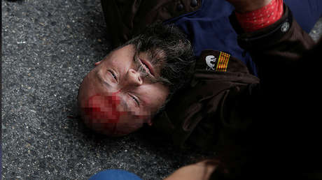 FUERTES VIDEOS: La brutal represión de la Policía contra los votantes del referéndum catalán