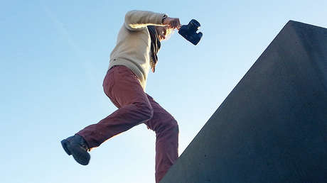 Fotos: Se lanza al agua con su traje de novio para salvar a un niño