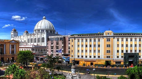 El Salvador: cuando las calificadoras de riesgo pasan de las finanzas a la "persecución política"