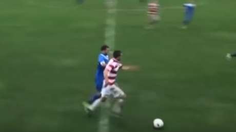 Un futbolista pierde un testículo por esta terrible patada desde atrás