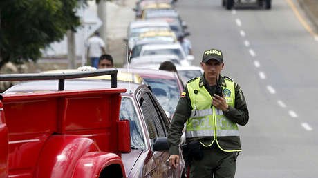 Mujer graba el momento en que un auto la atropella tras reclamar por un choque