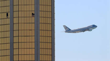 Foto impactante: El avión de Trump vuela junto al epicentro de la masacre de Las Vegas