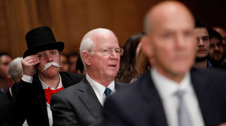 Del tablero al Senado: 'Mr. Monopoly' se deja ver con los grandes de la banca de EE.UU. (VIDEO)