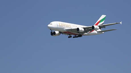 Aterrador video: El mayor avión de pasajeros del mundo aterriza en medio de una fuerte tormenta