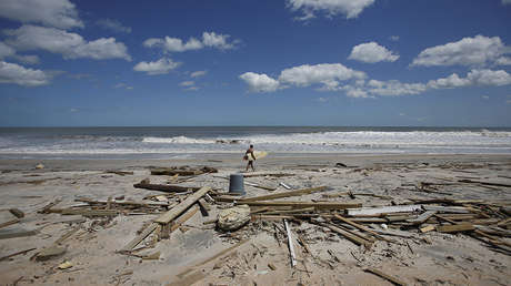 FOTO: Una misteriosa boya soviética aparece en Florida tras el huracán Irma