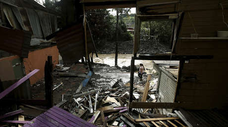 VIDEOS: Una silla 'voladora' casi impacta contra un reportero en pleno paso del huracán Nate