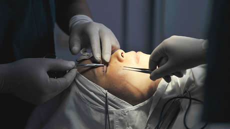 Corea del Sur no deja salir del país a 3 chinas que se sometieron a cirugía plástica (FOTO)