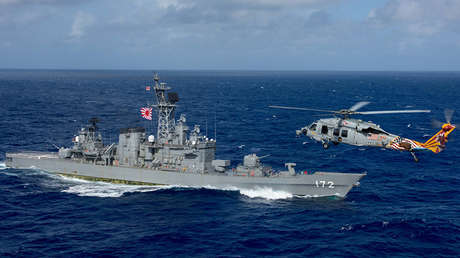 El portaviones USS Ronald Reagan hace ejercicios con buques japoneses antes de dirigirse a Corea