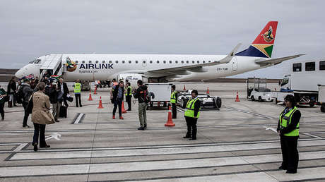 FOTOS: El aeropuerto 'más inútil del mundo' recibe su primer vuelo comercial