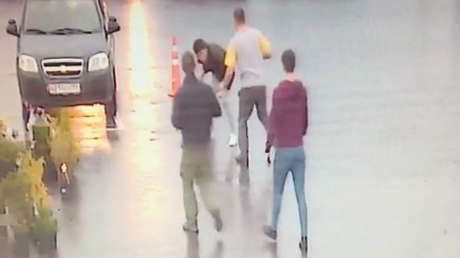 Un cliente descontento mata a su peluquero en plena calle (FUERTE VIDEO)