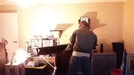 VIDEO: Así dispara un arma electromagnética de fabricación casera