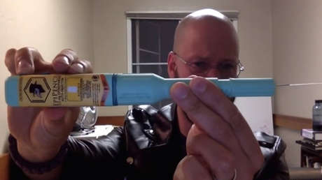 El anarquista que ataca a las grandes farmacéuticas enseñándole a hacer sus propios medicamentos