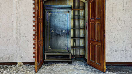 Un británico descubre que su armario había pertenecido a un ilustre propietario (FOTO)