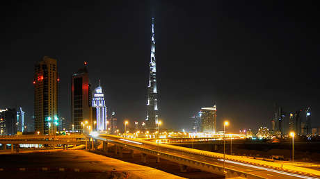 "¿Un ovni o un meteorito?" Un cohete ruso en el cielo provoca el desconcierto en Dubái (VIDEO)