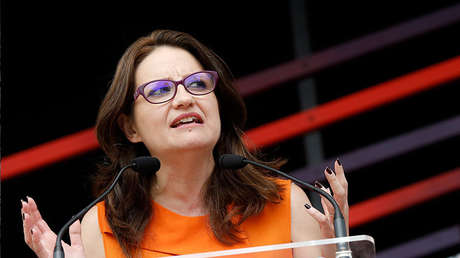 "El fascismo se apodera de todo": Ultras como en 'Scream' acosan a la vicepresidenta valenciana