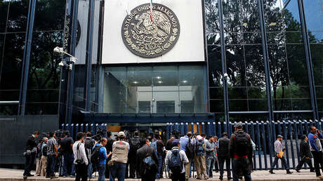 La esposa y un colaborador de un exgobernador mexicano piden asilo político en el extranjero