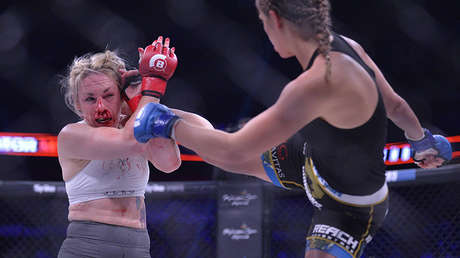 FUERTE VIDEO: Una luchadora de MMA desfigura a su rival con una potente patada