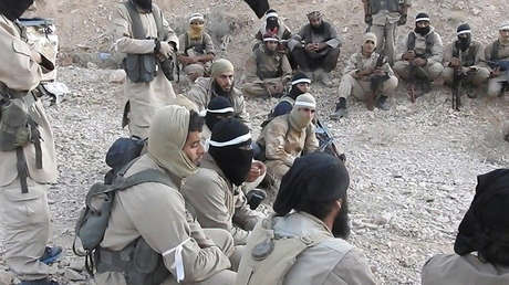 Niños acuchillados y mujeres quemadas: Terribles detalles de la última masacre del Estado Islámico