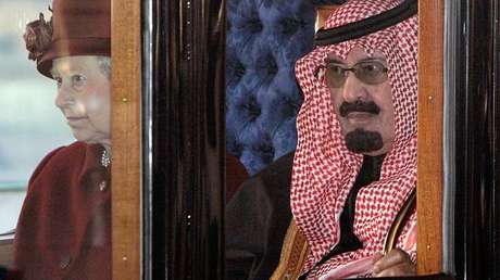 La 'insólita' actividad cotidiana de la reina Isabel II que aterrorizó al rey de Arabia Saudita