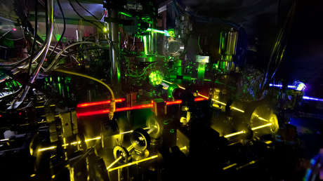 Electrones en vez de péndulos: ¿Cómo funciona un reloj atómico?