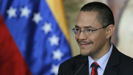 El ministro venezolano de Comunicación arremete contra la censura de Twitter en apoyo a RT