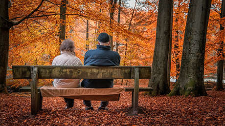 "Nunca dejas de ser mamá": Una mujer de 98 años se muda a un asilo para cuidar a su hijo de 80 