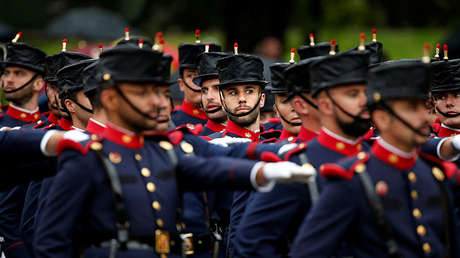 La cotidiana exaltación franquista de la ministra de Defensa y los suyos
