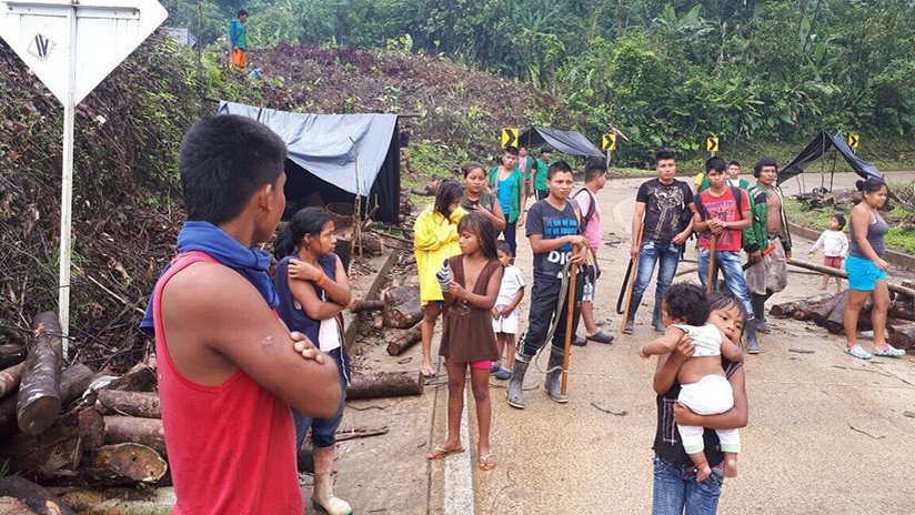 Foto impactante: La Policía colombiana reprime una protesta indígena