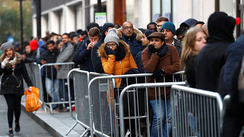 Samsung se burla de iPhone con un anuncio que repasa sus 'puntos débiles' de la última década