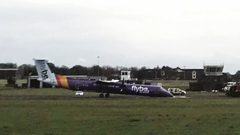 IMÁGENES IMPACTANTES: Un avión aterrizó por emergencia 'de nariz' y sin tren delantero